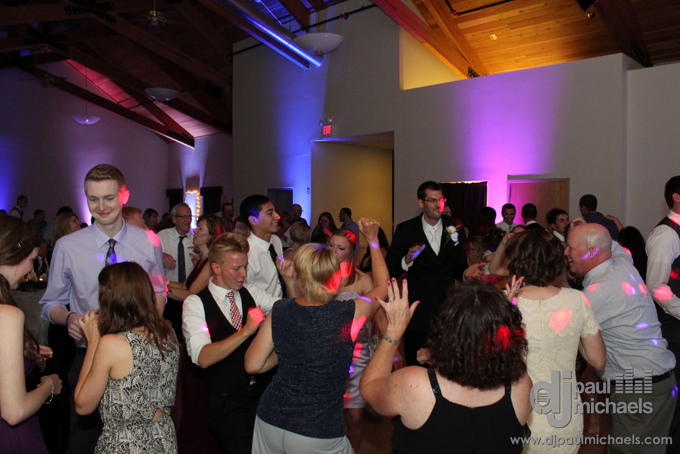 Guests dancing at Kelly and Kyle's Wedding