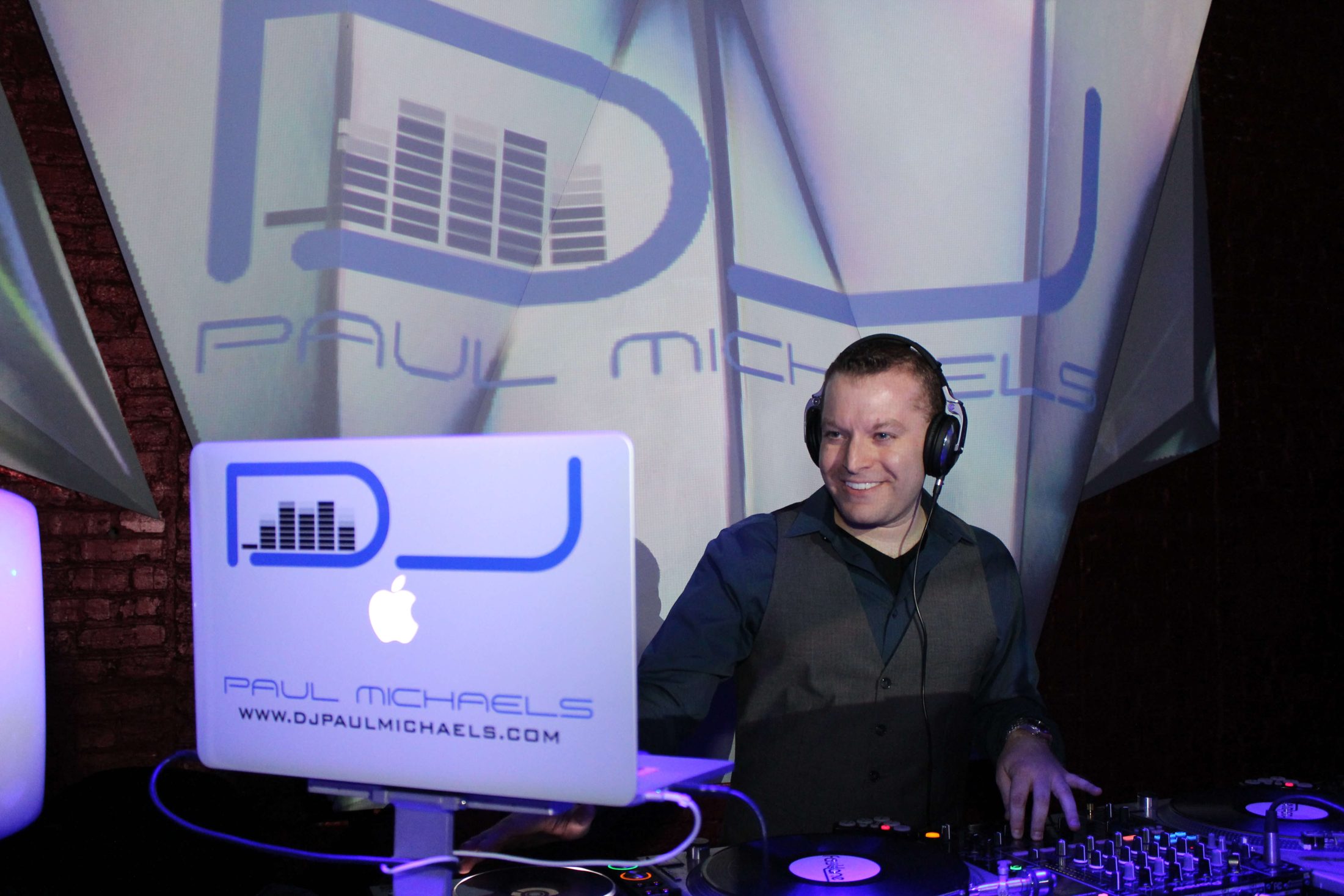 DJ Paul Michaels spinning at Castle Nightclub Chicago