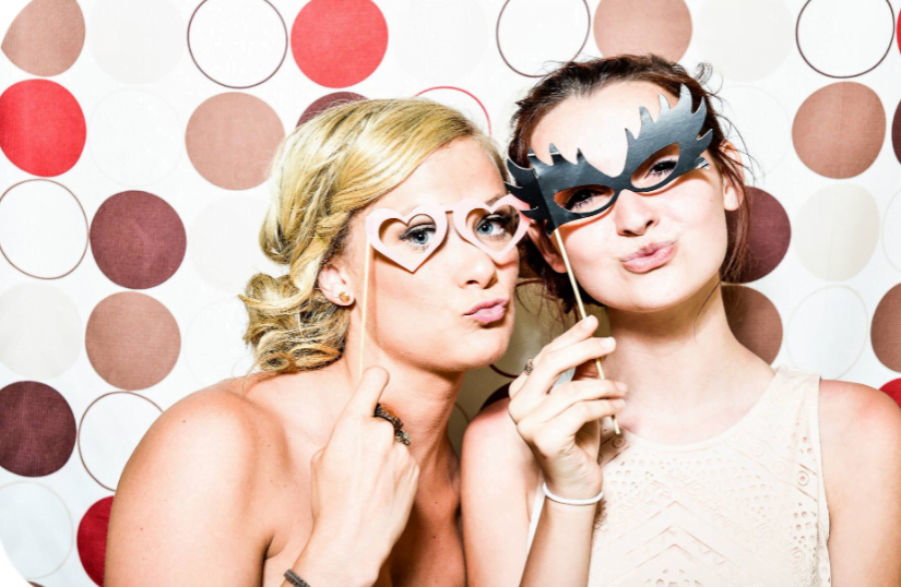 5 Reasons Why a Photo Booth is Exactly What Your Wedding Needs
