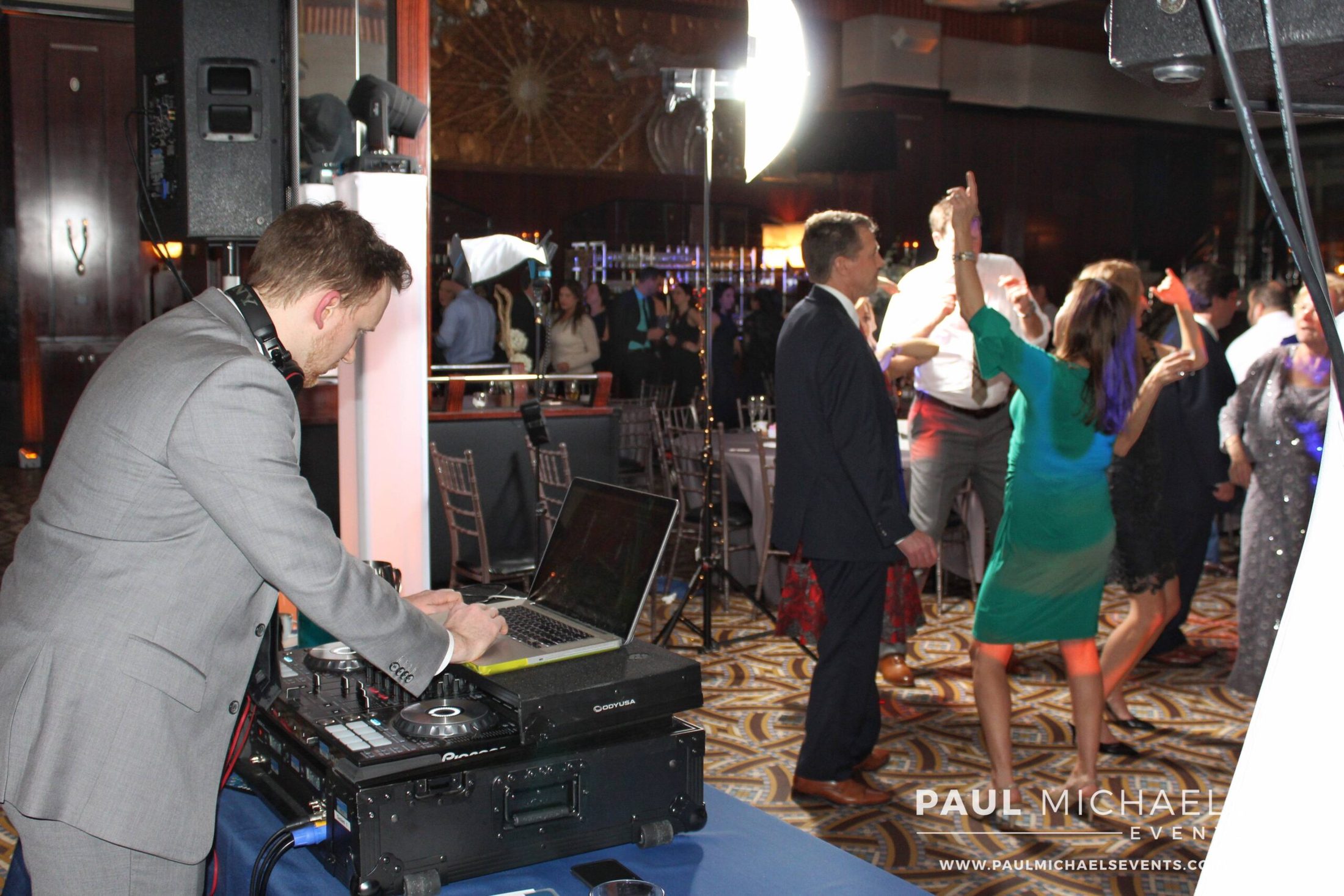 5 Tips to Get the Most from Your Wedding DJ