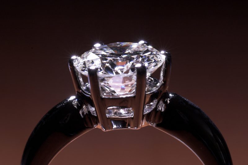 How to Choose the Right Diamond for Your Engagement Ring