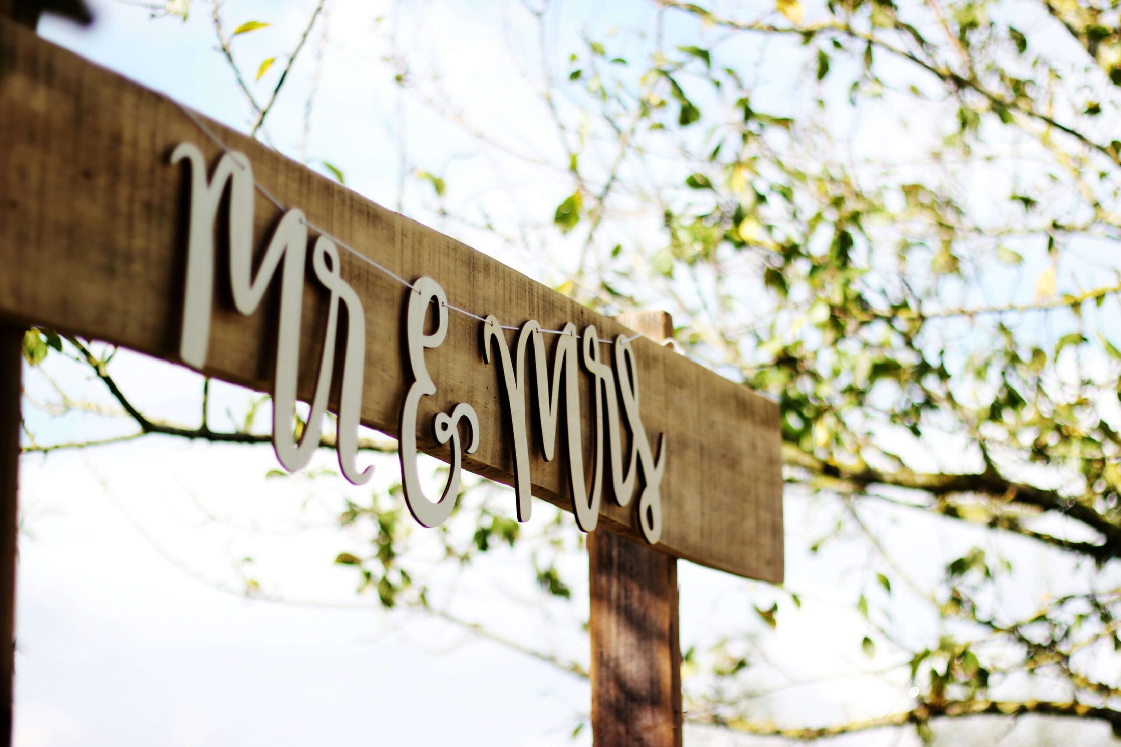mr and mrs sign wedding