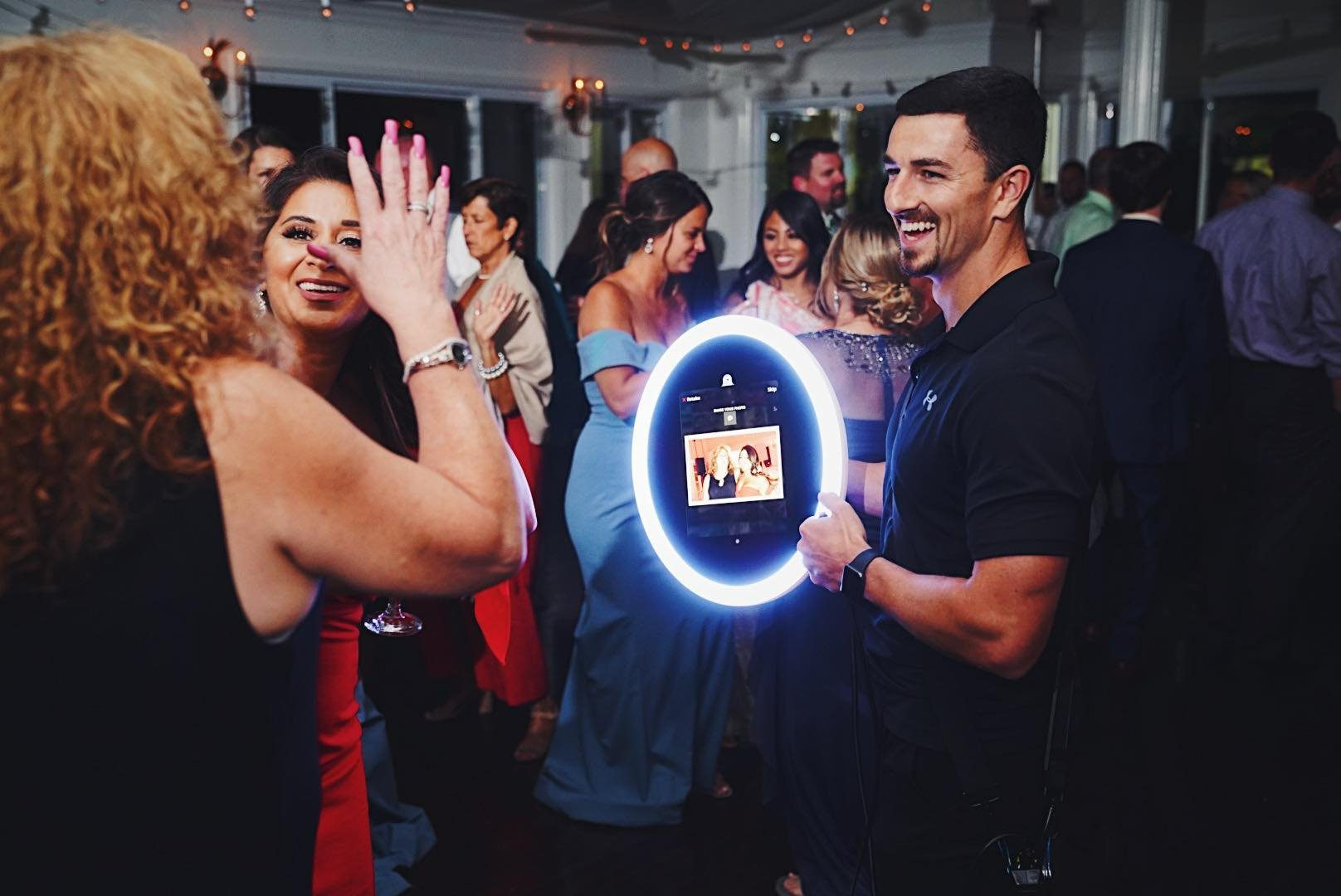Photographer roaming a Chicago event and sharing photos with guests on the spot